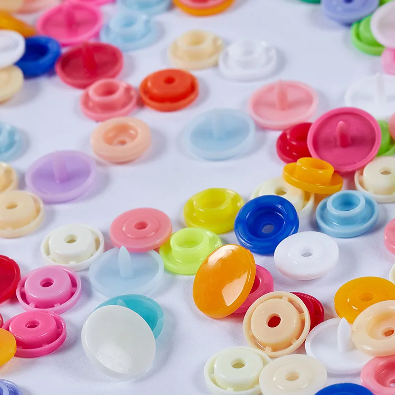 Boutons à pression en plastiqu - Baby Clothing Used avis et prix